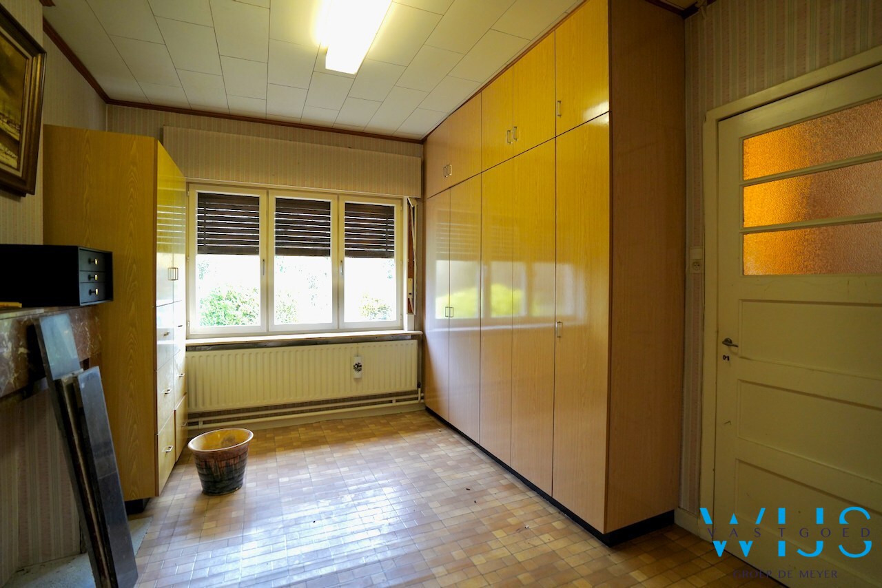 Unieke te renoveren woning op uitzonderlijke eigendom in Drongen! 