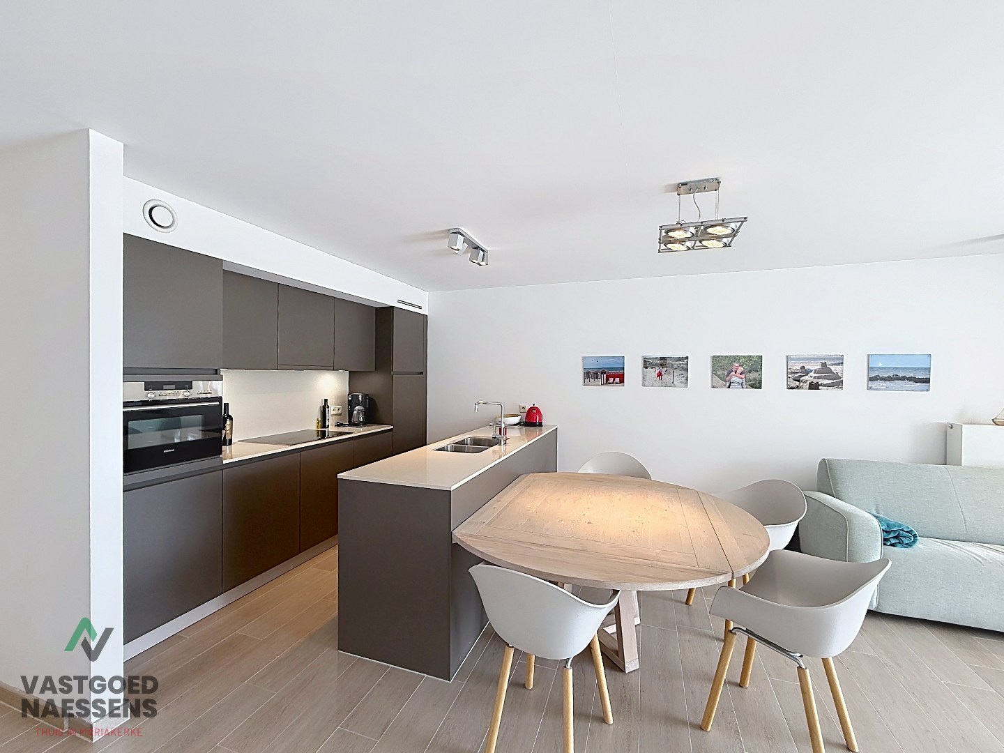 SUPERBE APPARTEMENT DE 2 CHAMBRES AVEC TERRASSE ENSOLEILLÉE DANS UN BÂTIMENT RÉCENT 