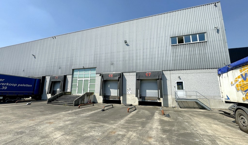 Magazijn en kantoor te huur op logistieke site te Bornem