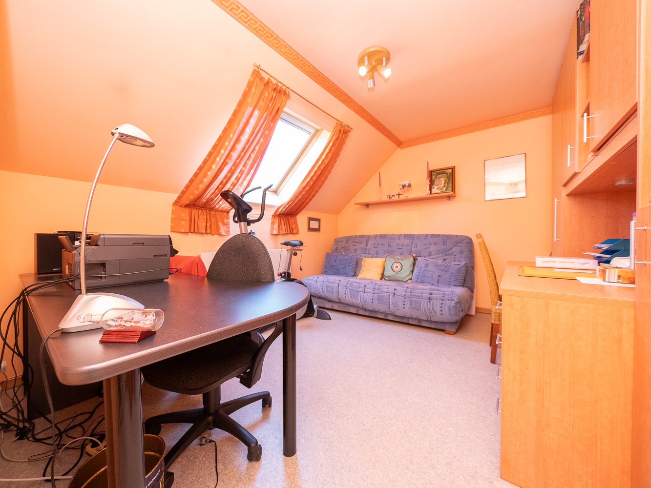 Instapklare, vrijstaande villa met 4 kamers op toplocatie 