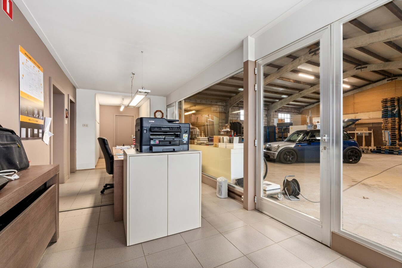 Veelzijdige bedrijfssite (4.082 m²) met 850 m² magazijn 
