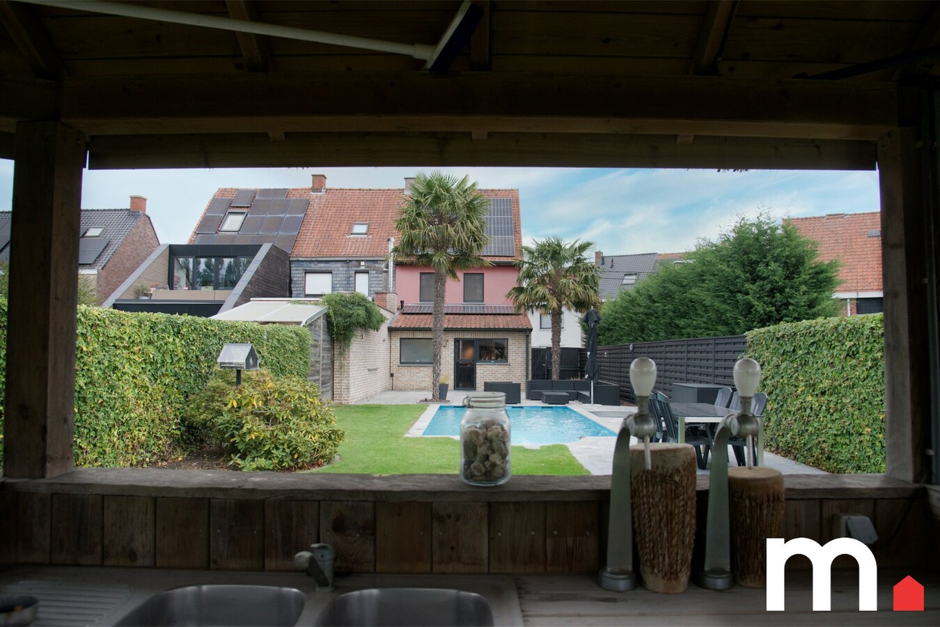 HOB met 4 slaapkamers en Zwembad en buitenbar op 963m² te Lendelede 