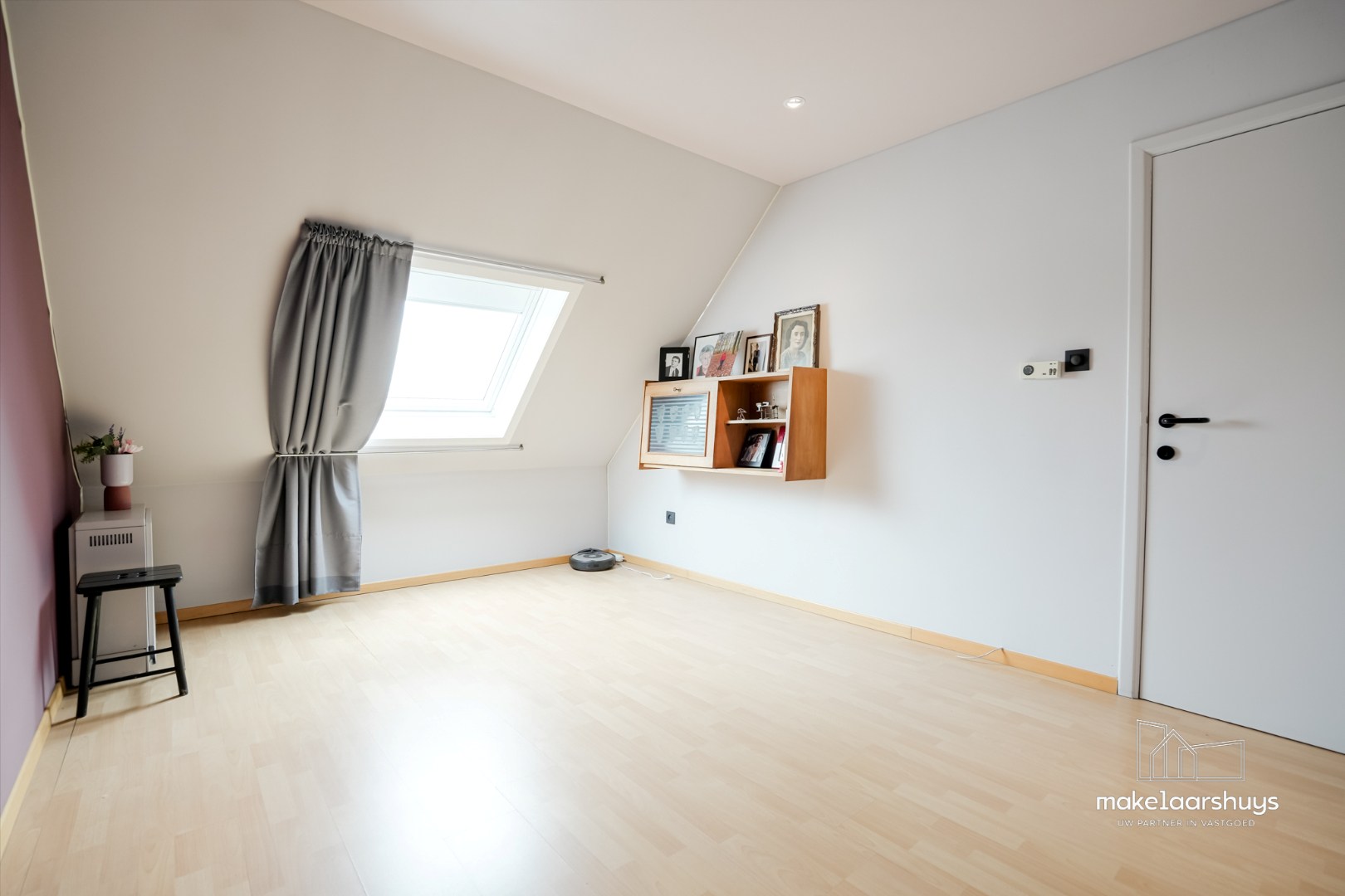 Goed onderhouden bel-etage met lift (regio Planet Group Arena) 