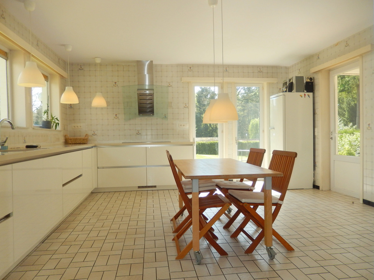 Unieke gemeubelde villa in het bos van Hertsberge 