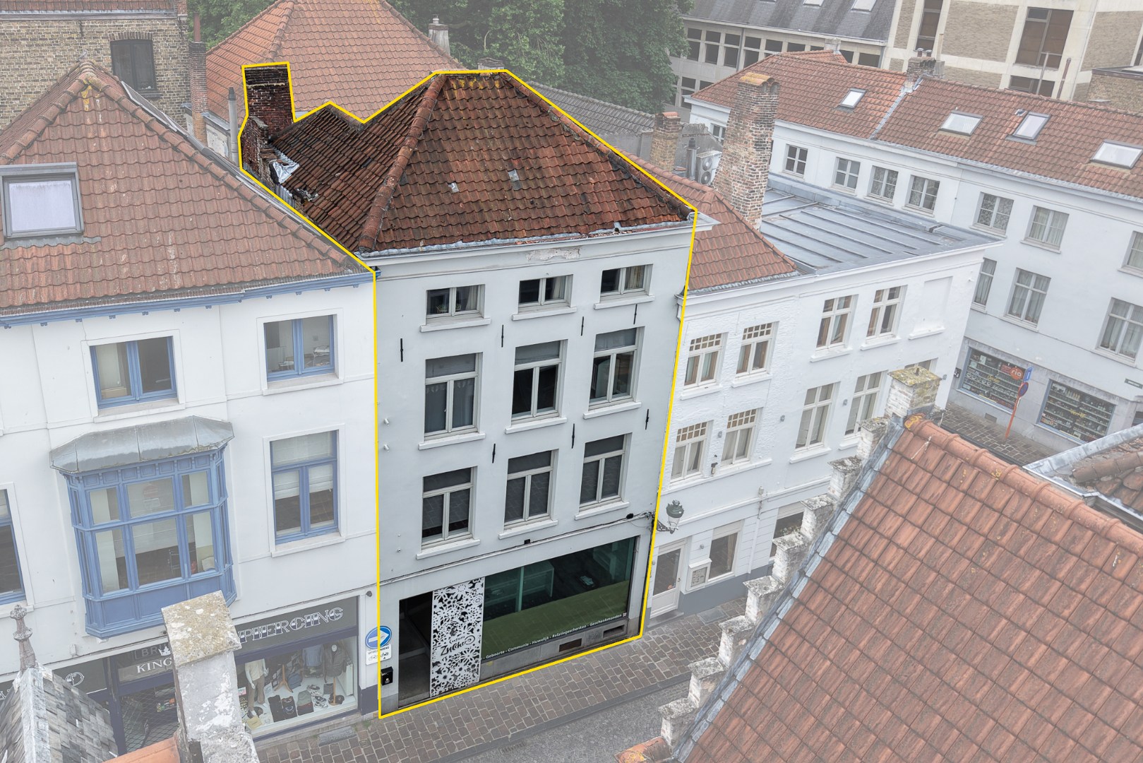Opbrengsteigendom met handelsruimte op toplocatie in Brugse binnenstad 