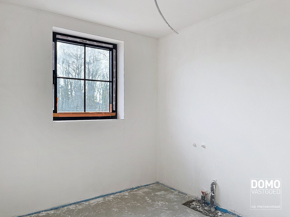 ENERGIEZUINIGE HALFOPENBEBOUWING MET 3 SLAAPKAMERS TE KERMT 