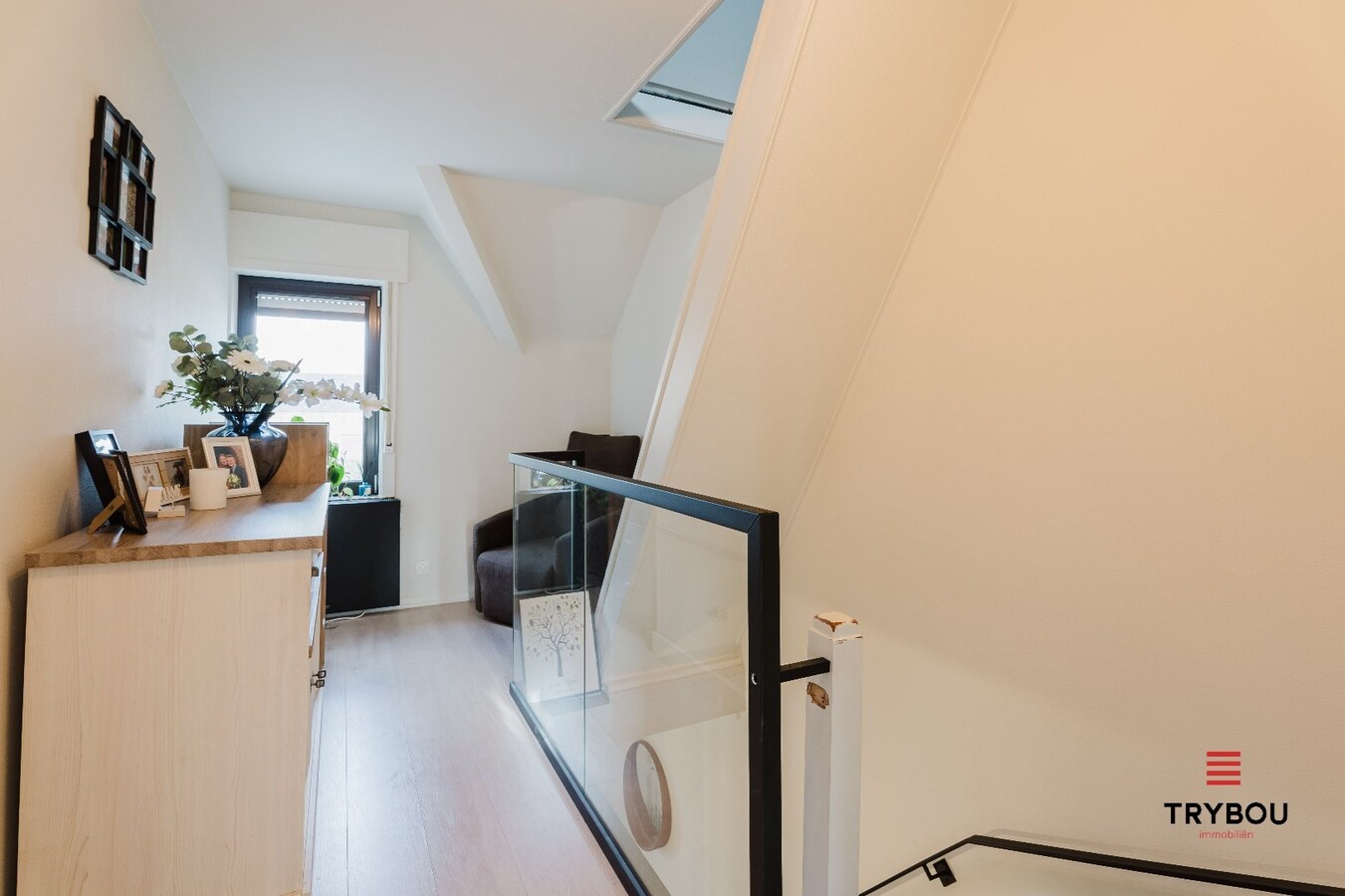 Verrassend ruime, lichtrijke woning op ruim perceel van 722m² te Jabbeke 