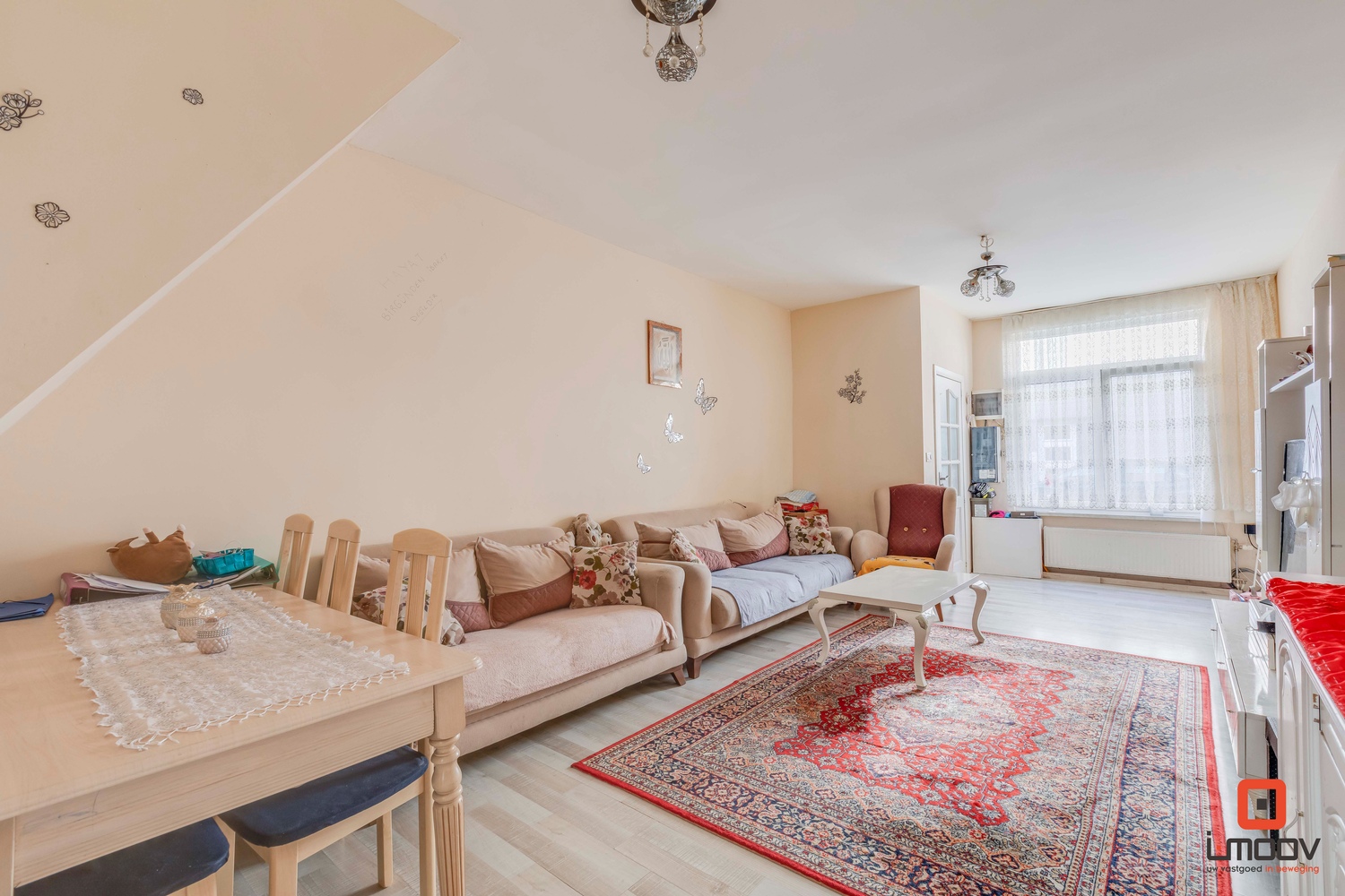 Op te knappen 4 slaapkamer woning op rustige locatie 