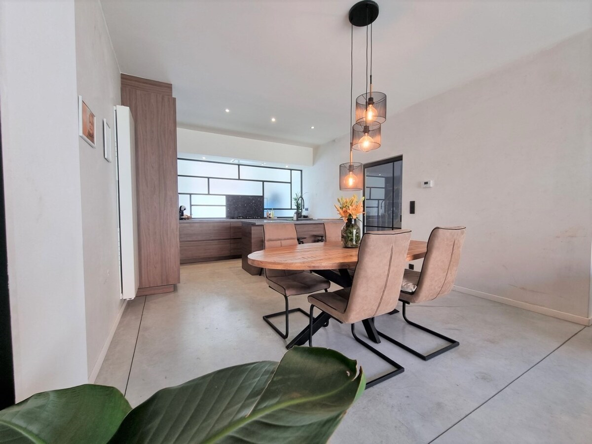 Knap gerenoveerde gezinswoning vlakbij het strand te Heist 