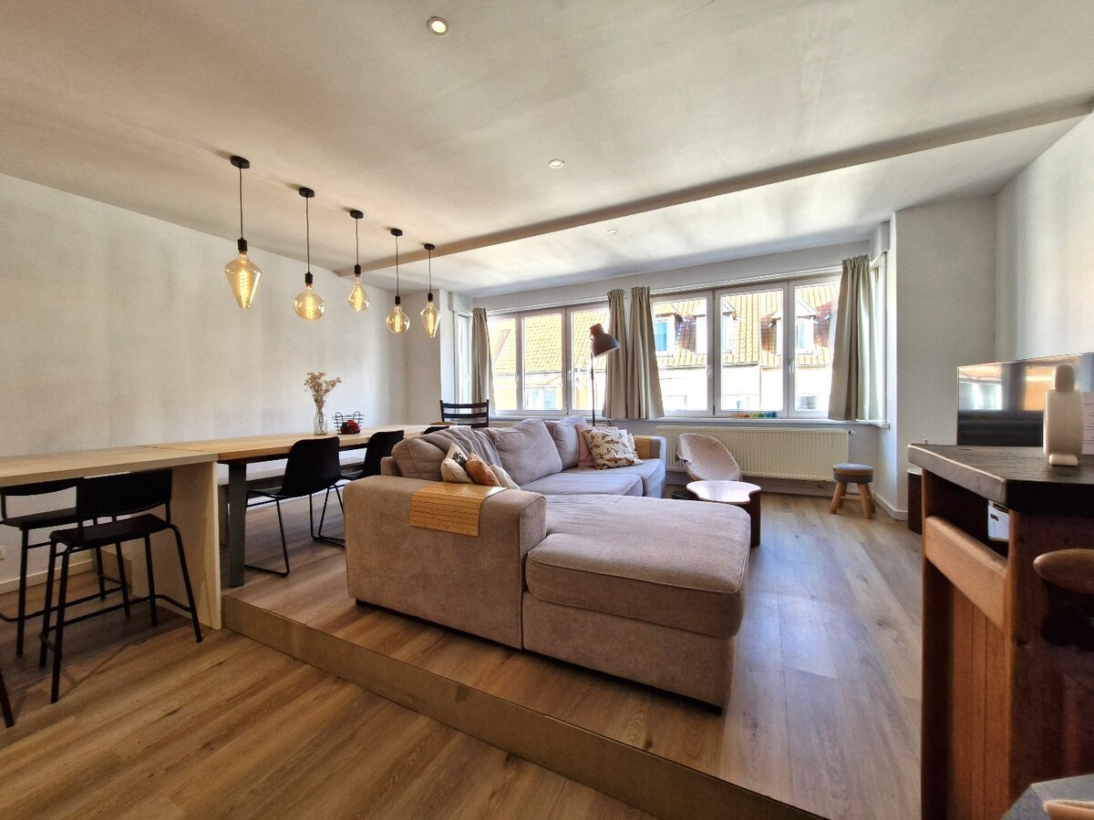 Zeer groot, volledig gerenoveerd duplexappartement te Westkapelle 