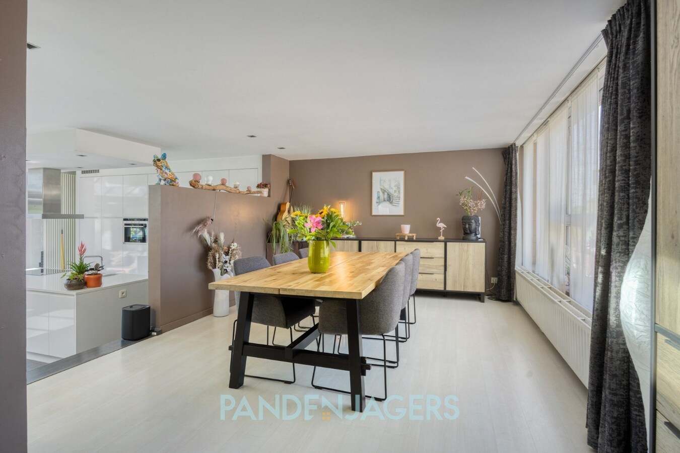 Modern en lichtrijk halfopen bebouwing op uitzonderlijke locatie te Kontich 