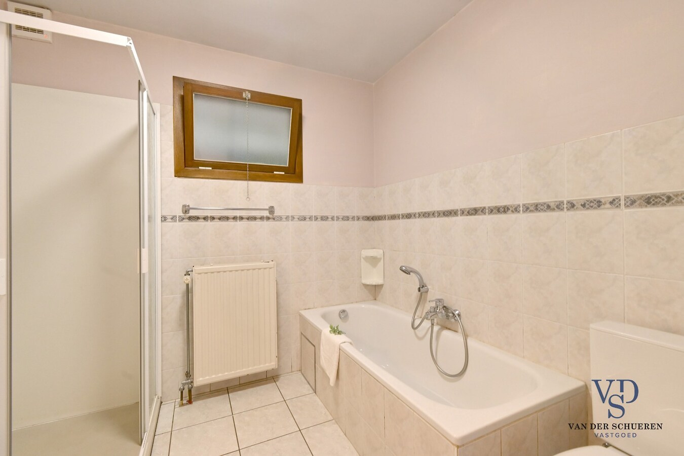 Tijdloze bungalow in een residentiële verkaveling 