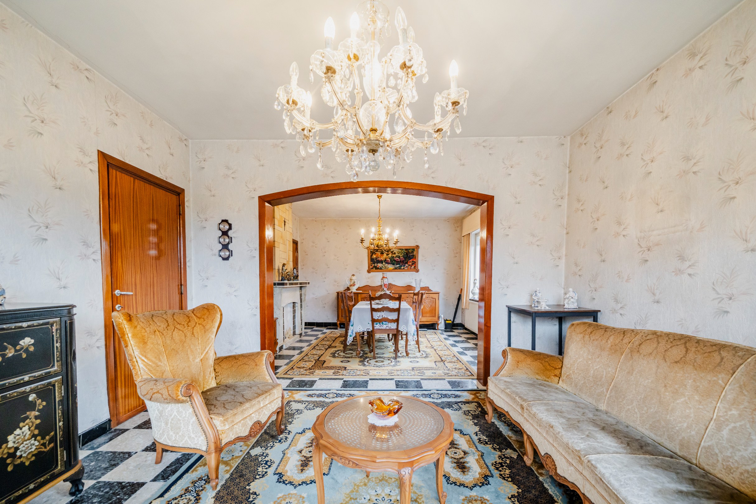 Halfopen bebouwing met 3 slaapkamers, tuin en garage. 