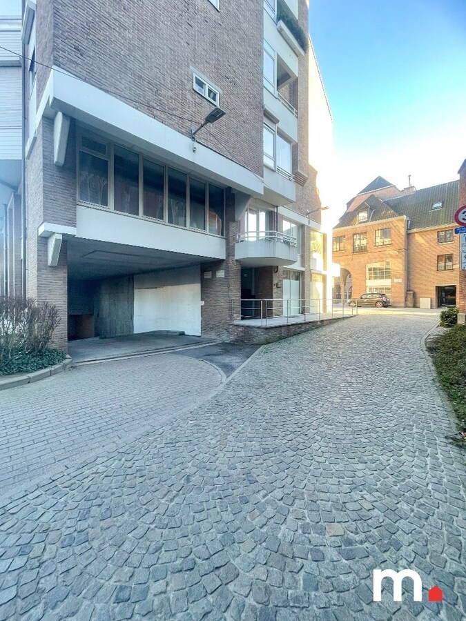 TOPPER !  Fantastisch gelegen appartement op het Overbekeplein in hartje Kortrijk ! 