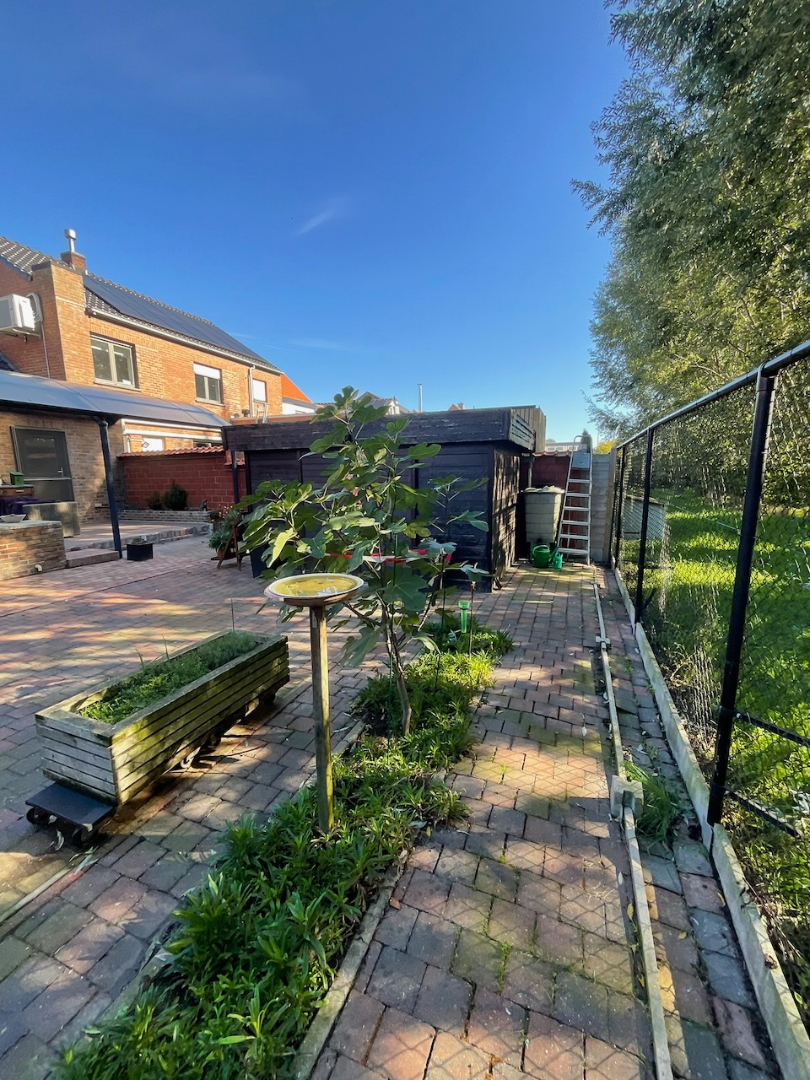 Landelijk gelegen woning met garage 
