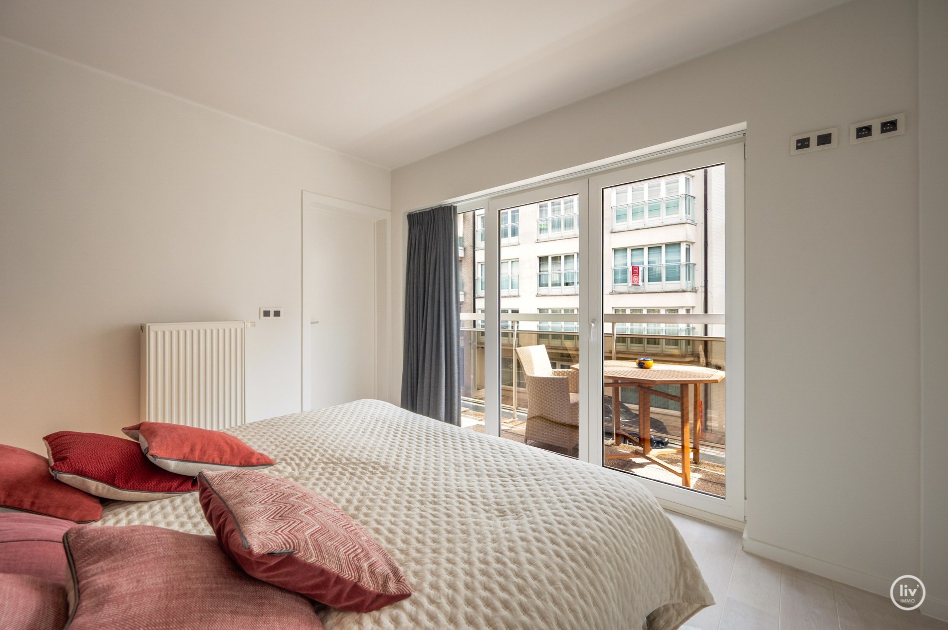 Appartement spacieux et prêt à emménager avec 3 chambres, très bien situé à proximité des commerces de l'avenue Dumortier et de l'a 