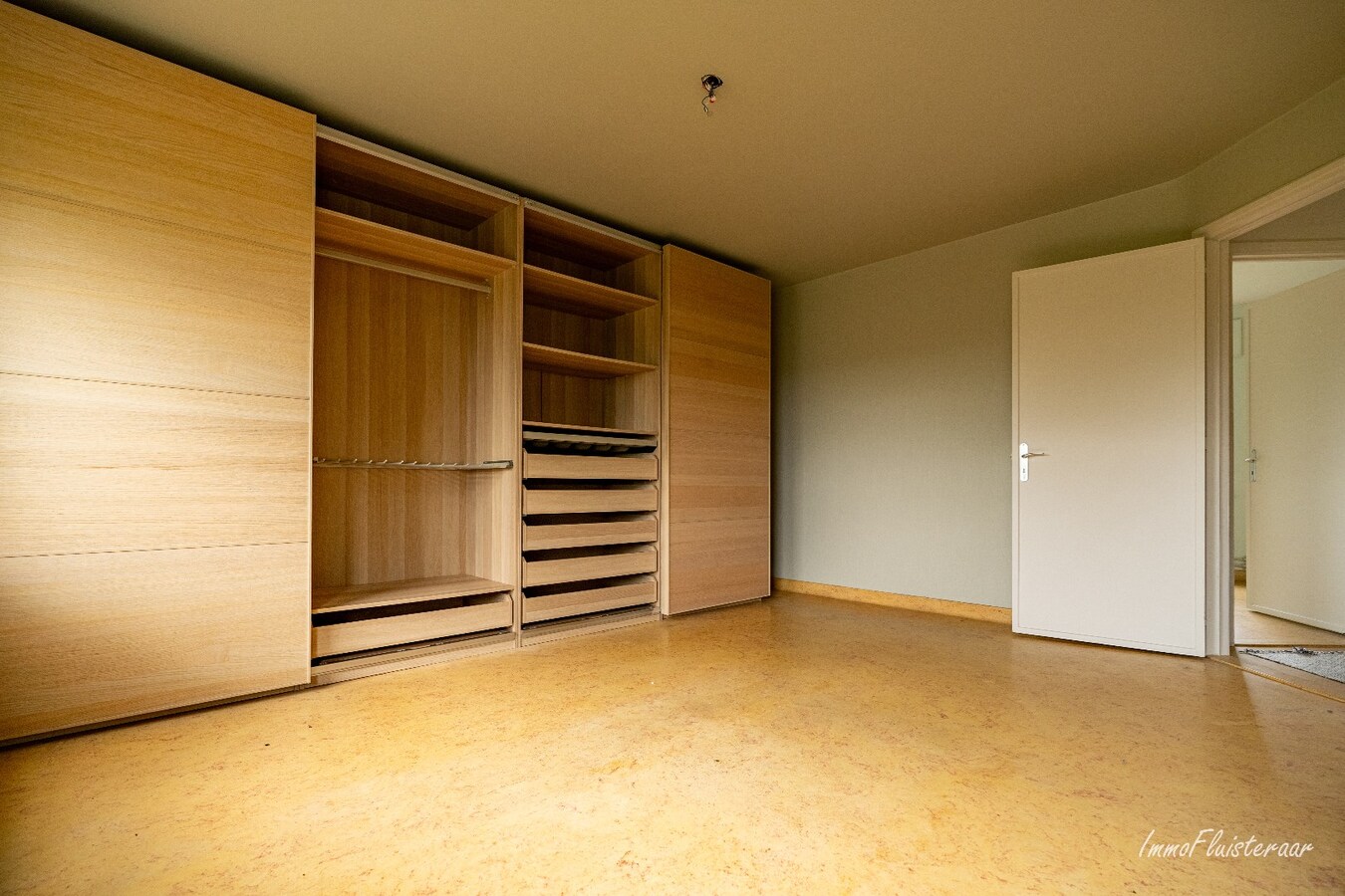 Landelijk gelegen bedrijfswoning met diverse bijgebouwen op ca. 3,5 ha te Bekkevoort (Vlaams-Brabant) 