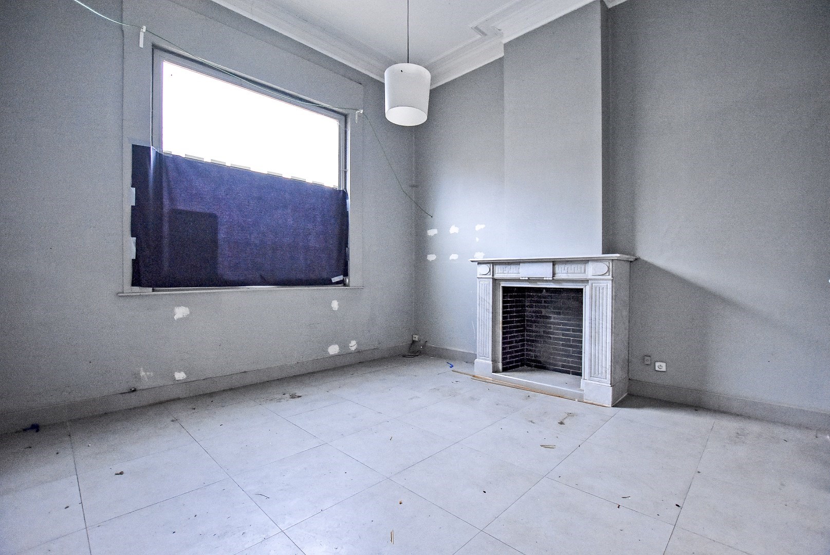 Zeer ruime te renoveren woning centrum Veurne! 