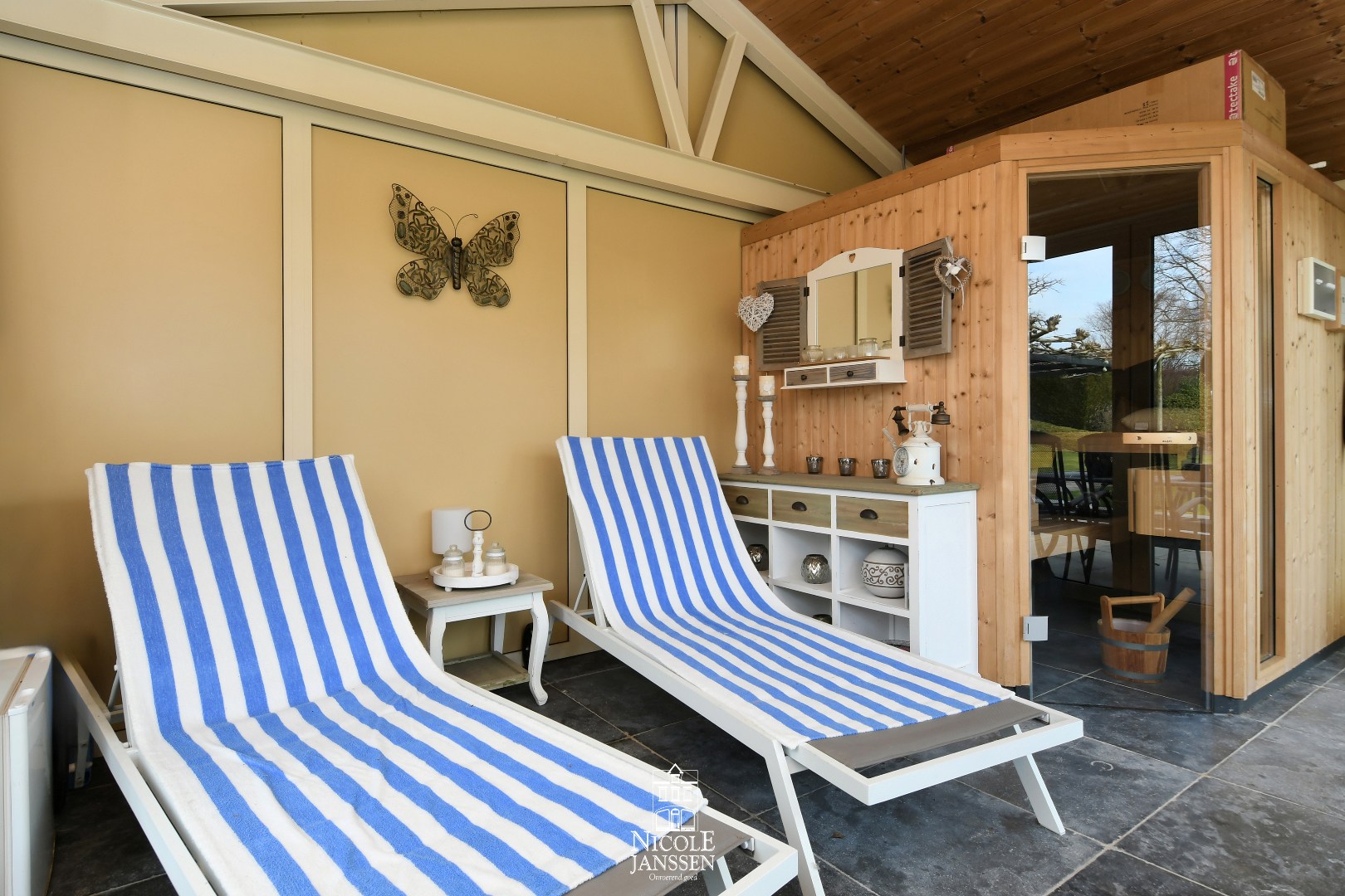 Ingericht als ontspanningsruimte voorzien van sauna