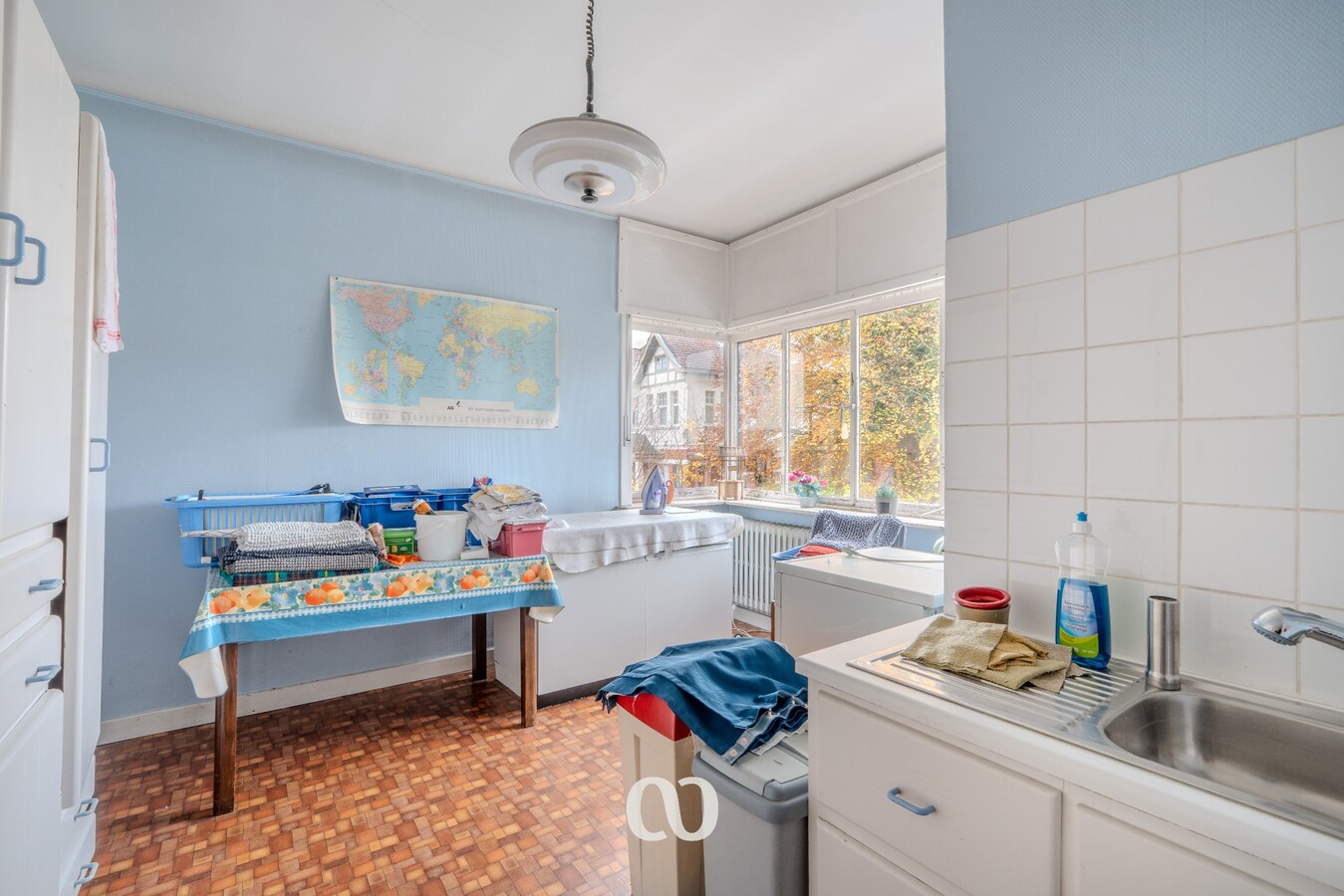 Zeer grote karaktervolle woning in art-deco stijl met tal van mogelijkheden 