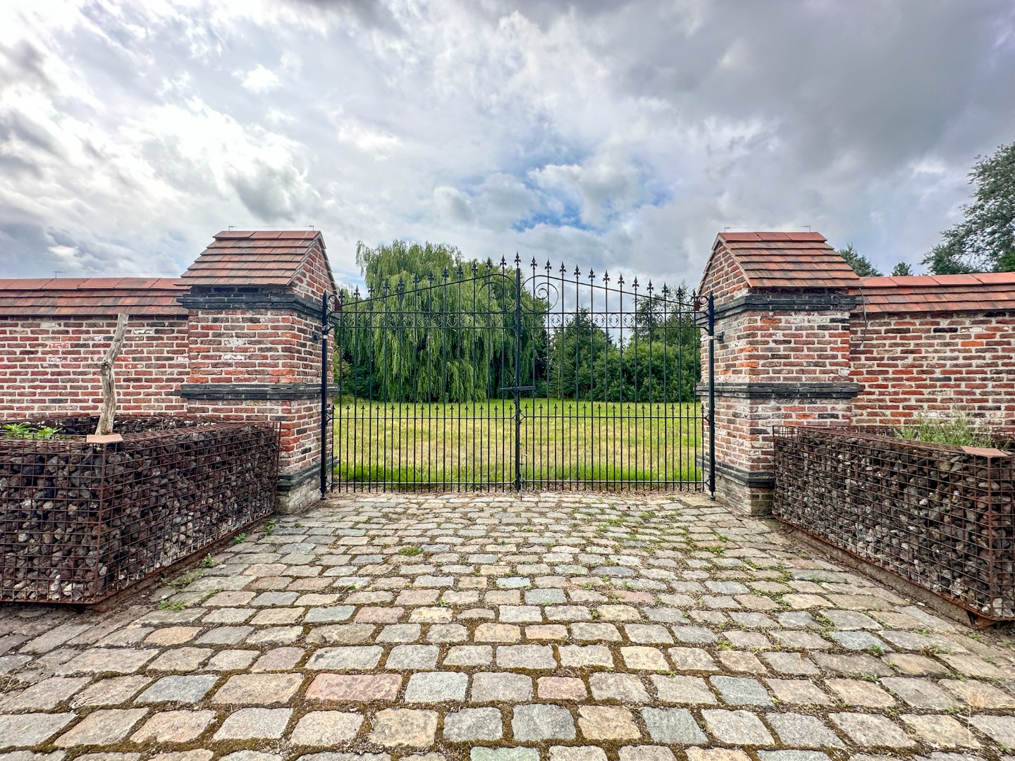 Statige villa met loods op groot perceel, buitenkans! Ruddervoorde (Waardamme) 