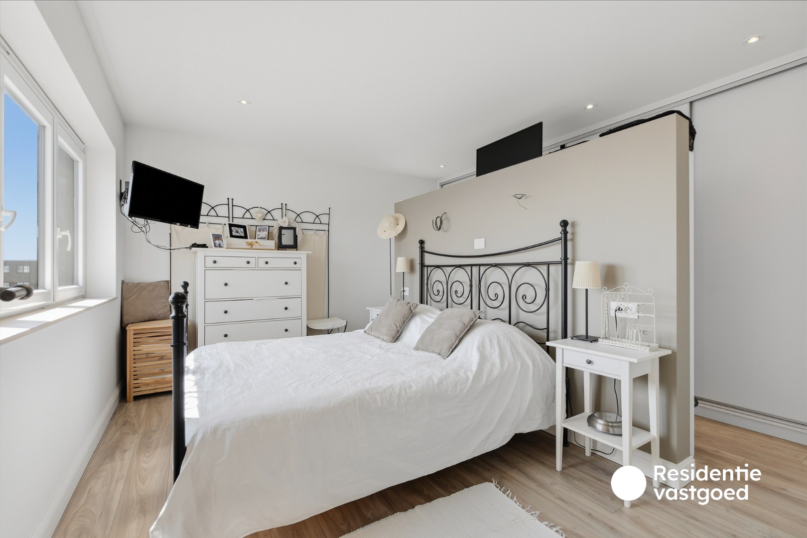 Ruime instapklare woning op topligging 
