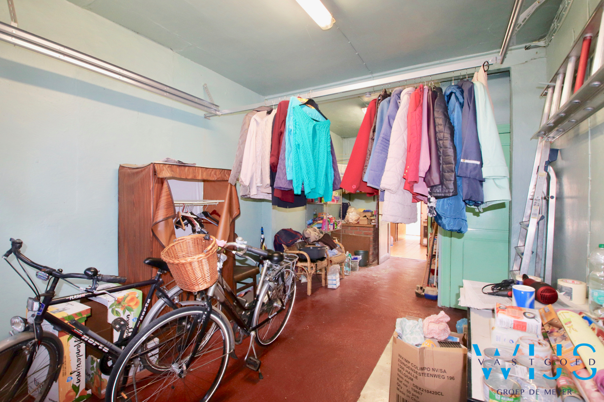 Te renoveren woonhuis op een zeer rustige ligging te Zelzate ! 