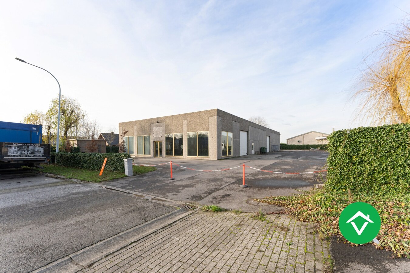 Bedrijfsgebouw met woonst te Ichtegem 