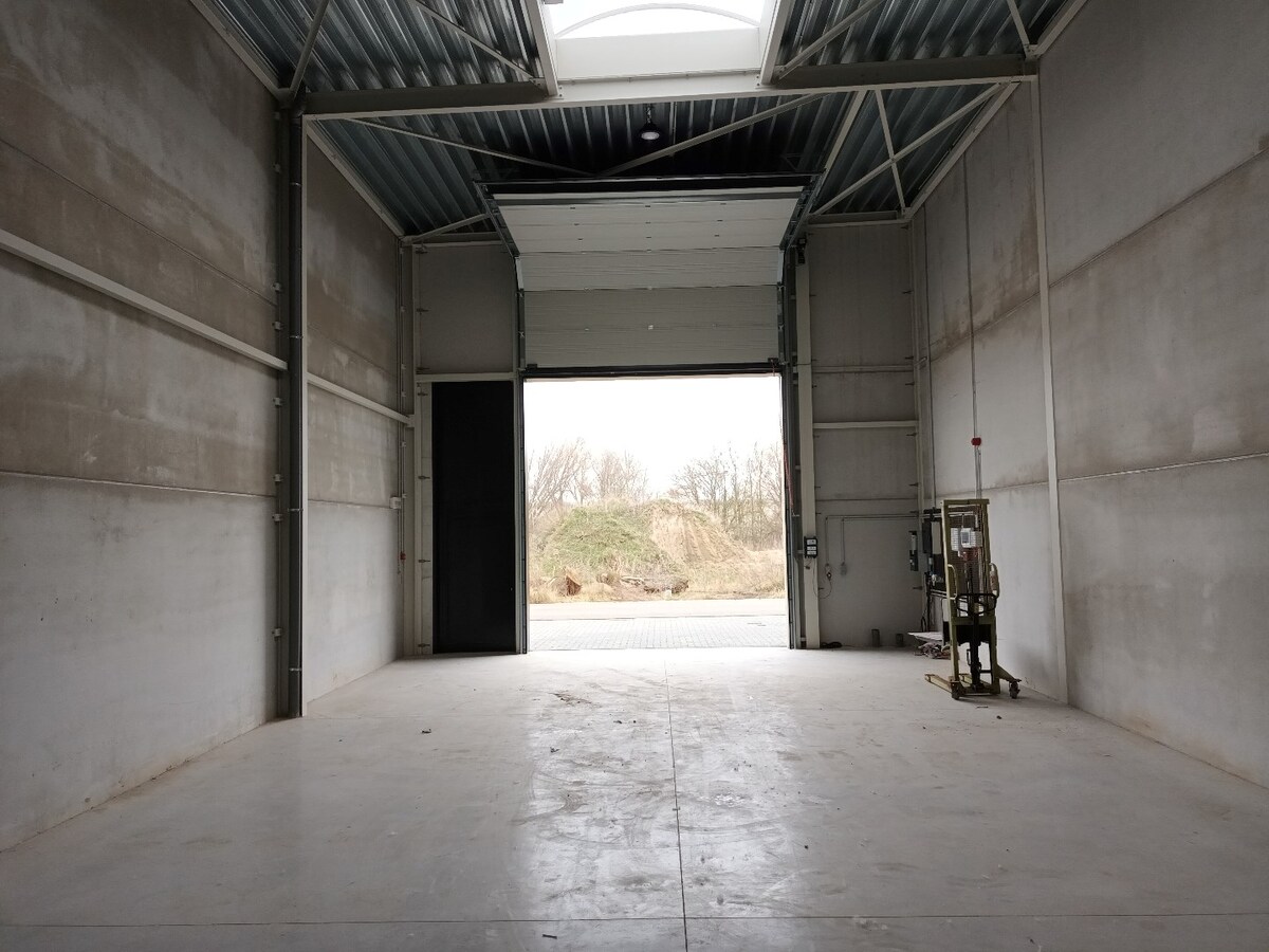 Centraal gelegen KMO-unit langs de grote ring van Hasselt 