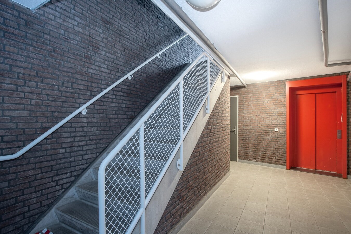 Op de tweede verdieping van appartementencomplex Molenstaete in Lieshout gelegen royaal appartement (2 slaapkamers). 
