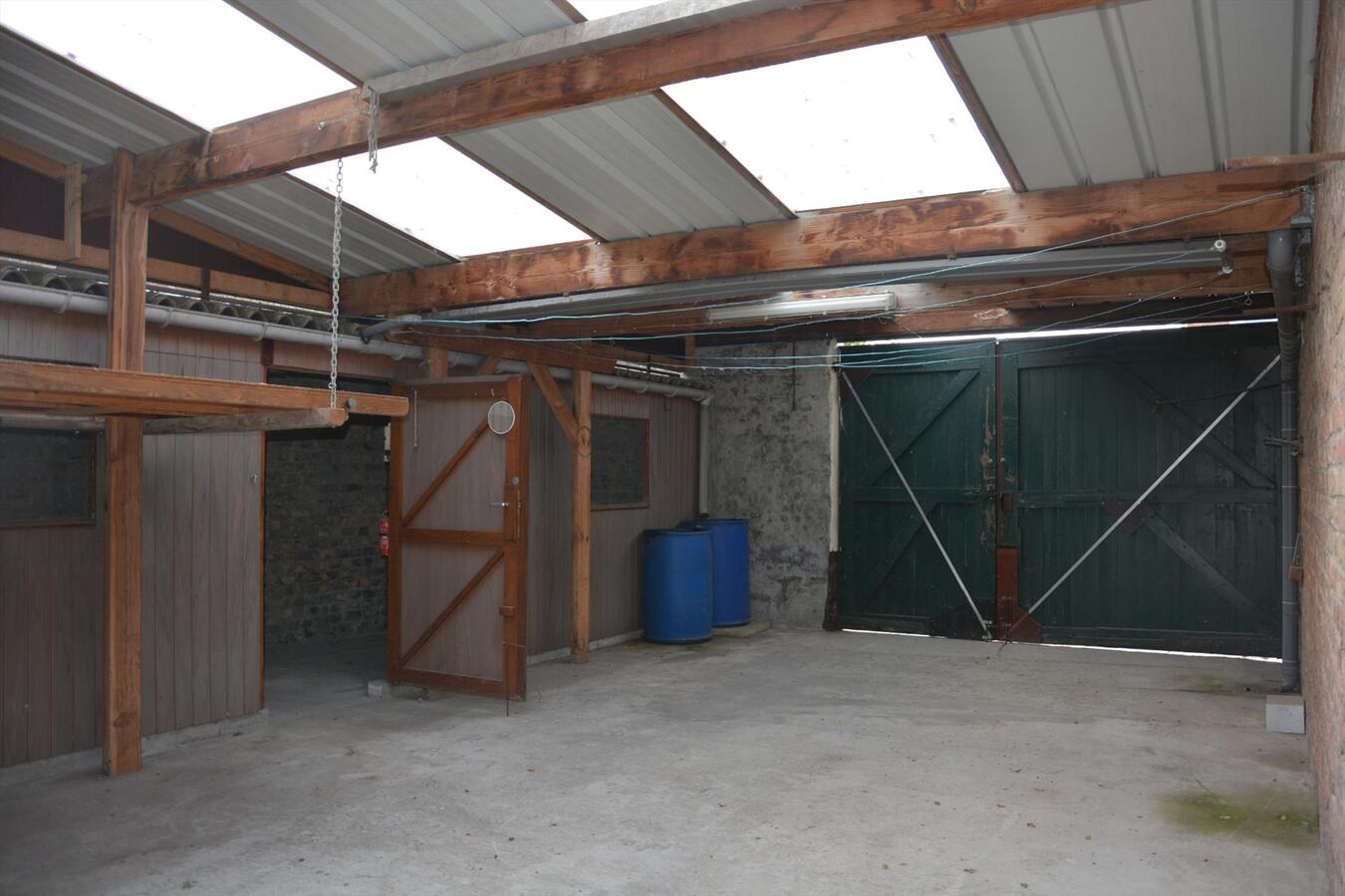 Op te knappen woning in rustige straat 