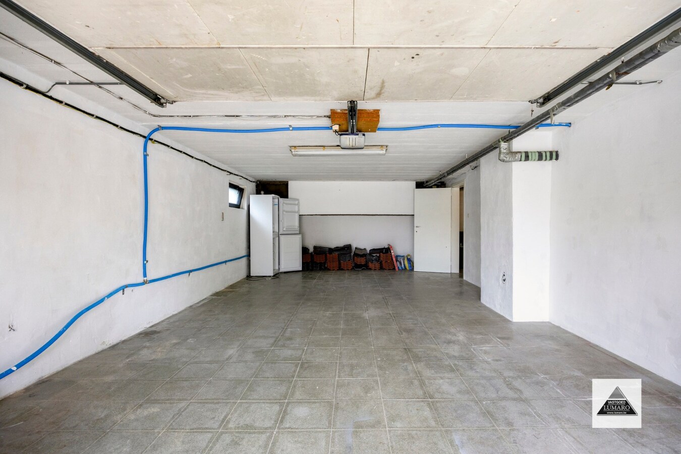 Instapklare woning voor gelijkvloers wonen. 3 slaapkamers, kelder met garage. 