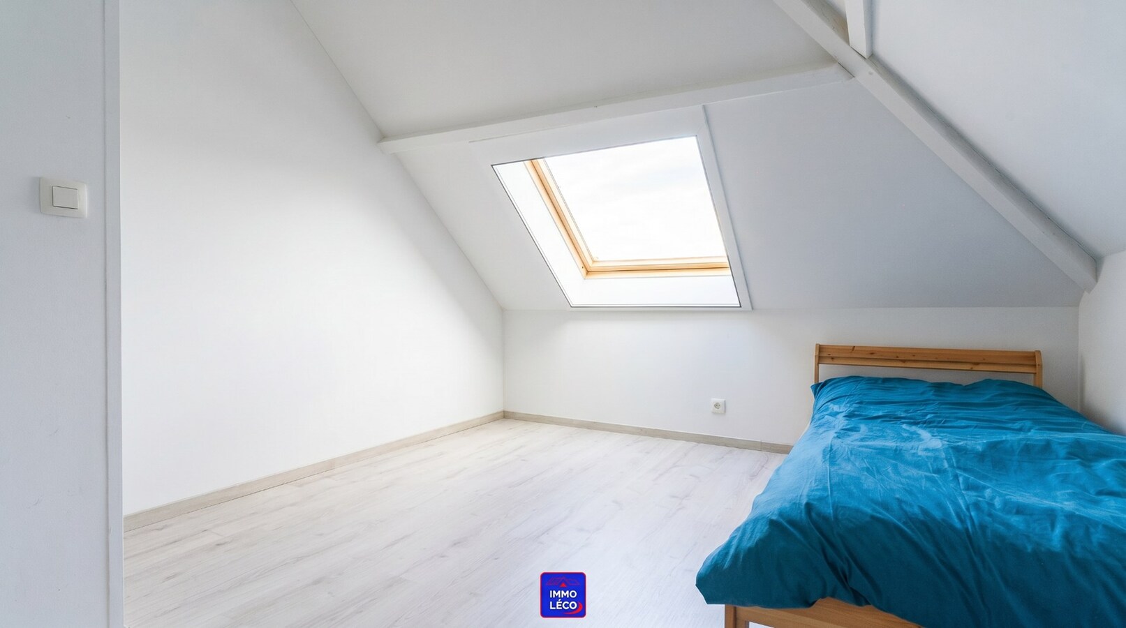 Appartement TRIPLEX trois chambres avec entrée indépendante et garage 