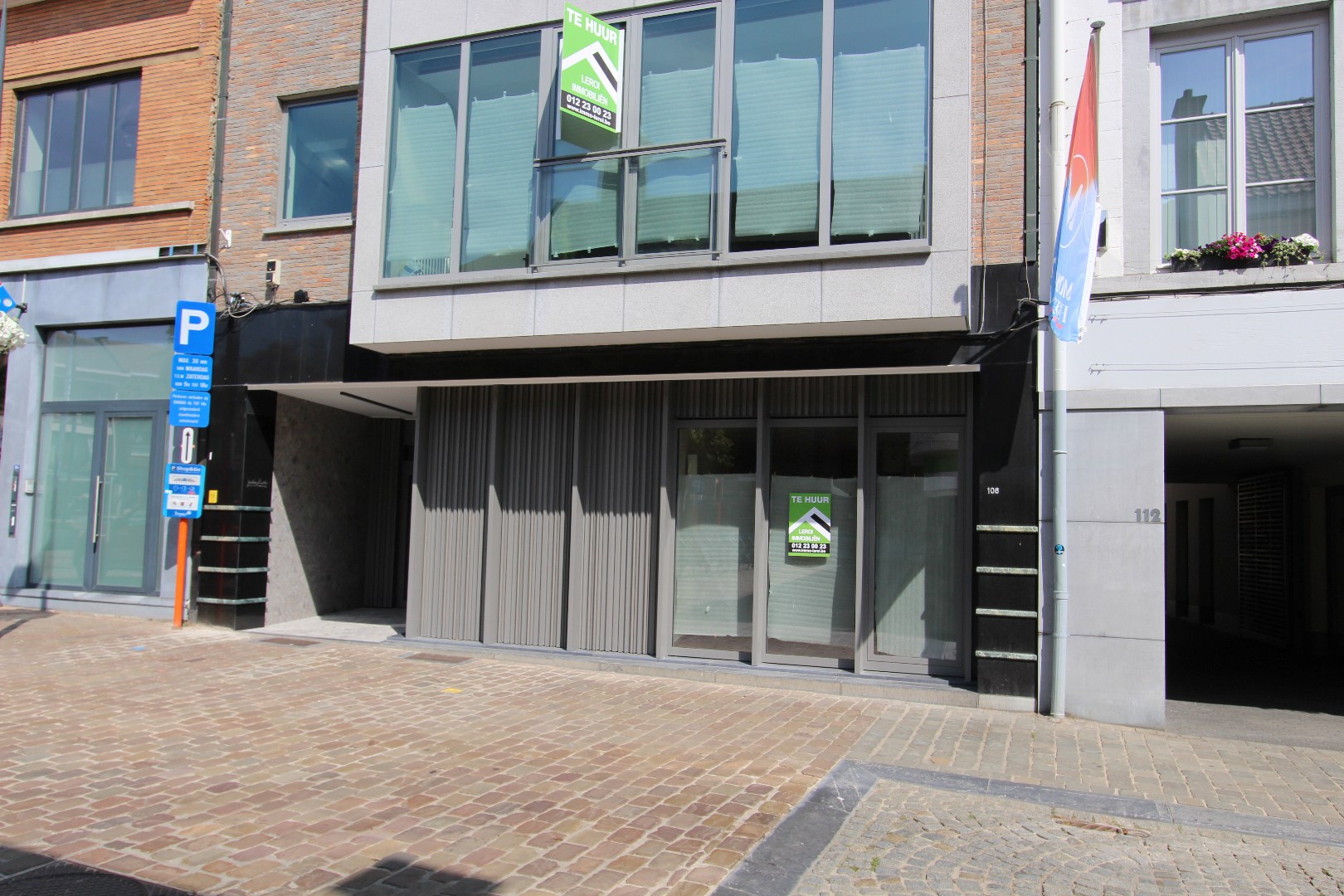 LUXE APPARTEMENT MET GROOT TERRAS - GELIJKVLOERS 