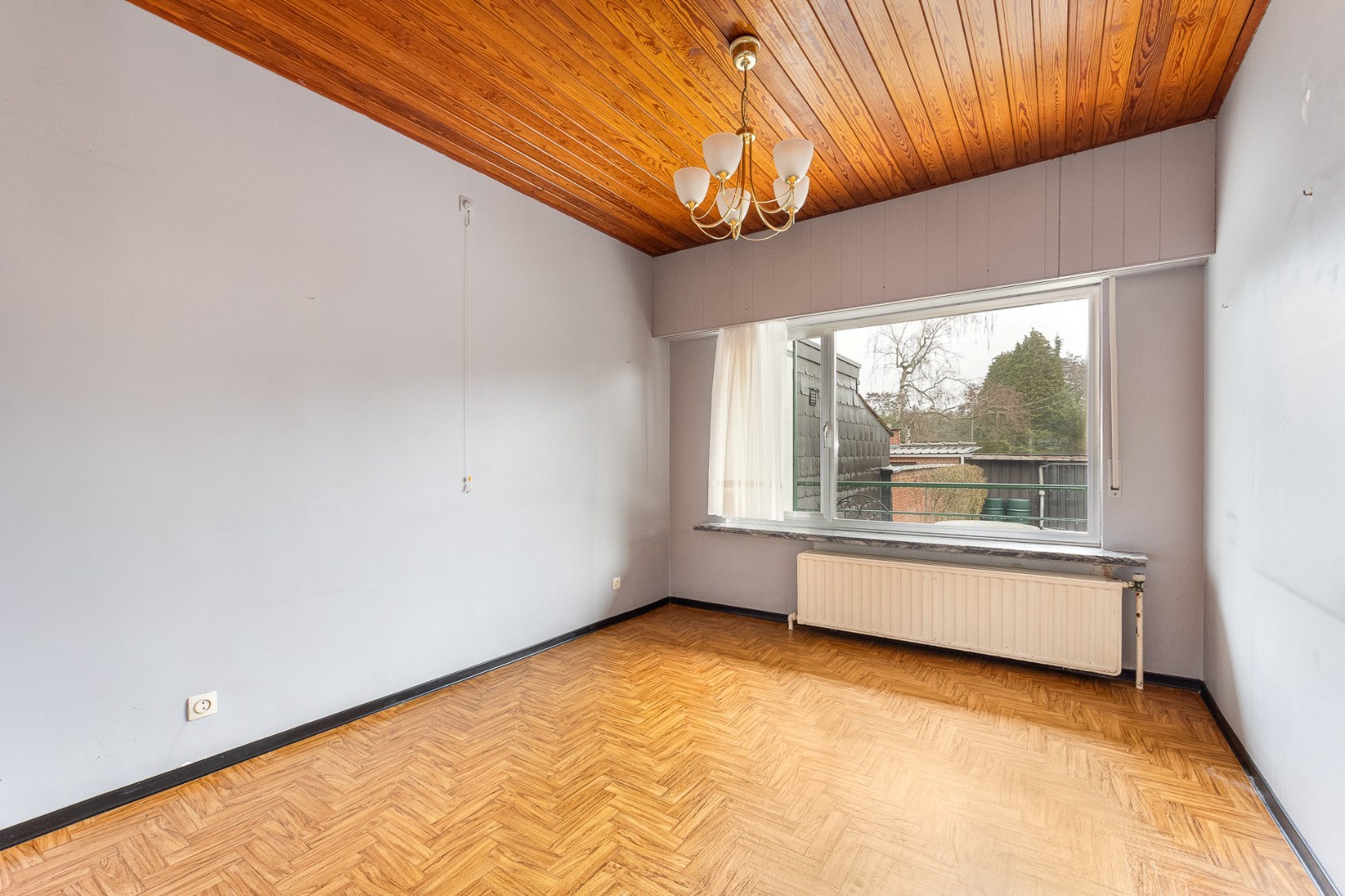Gelijkvloers appartement met garage 