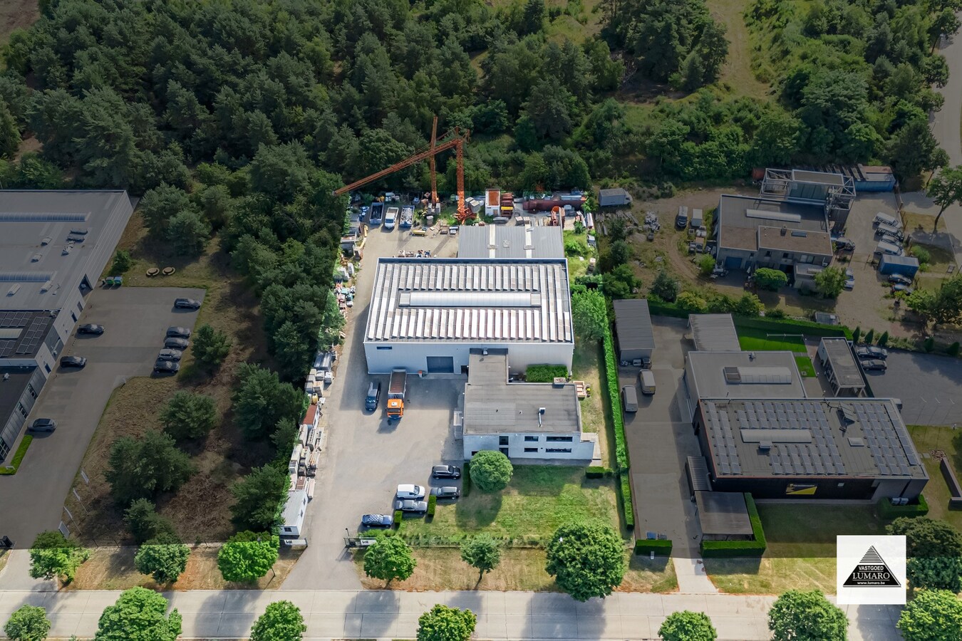 Industriegebouw 770m² met kantoren en woonst - perceel 45a 