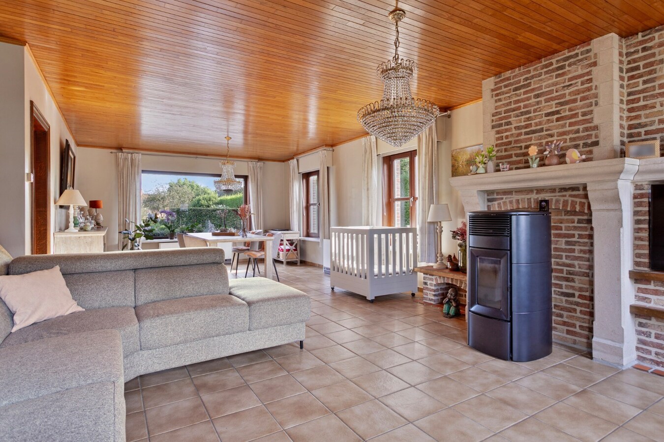 Gunstig gelegen villa met prachtig aangelegde tuin 