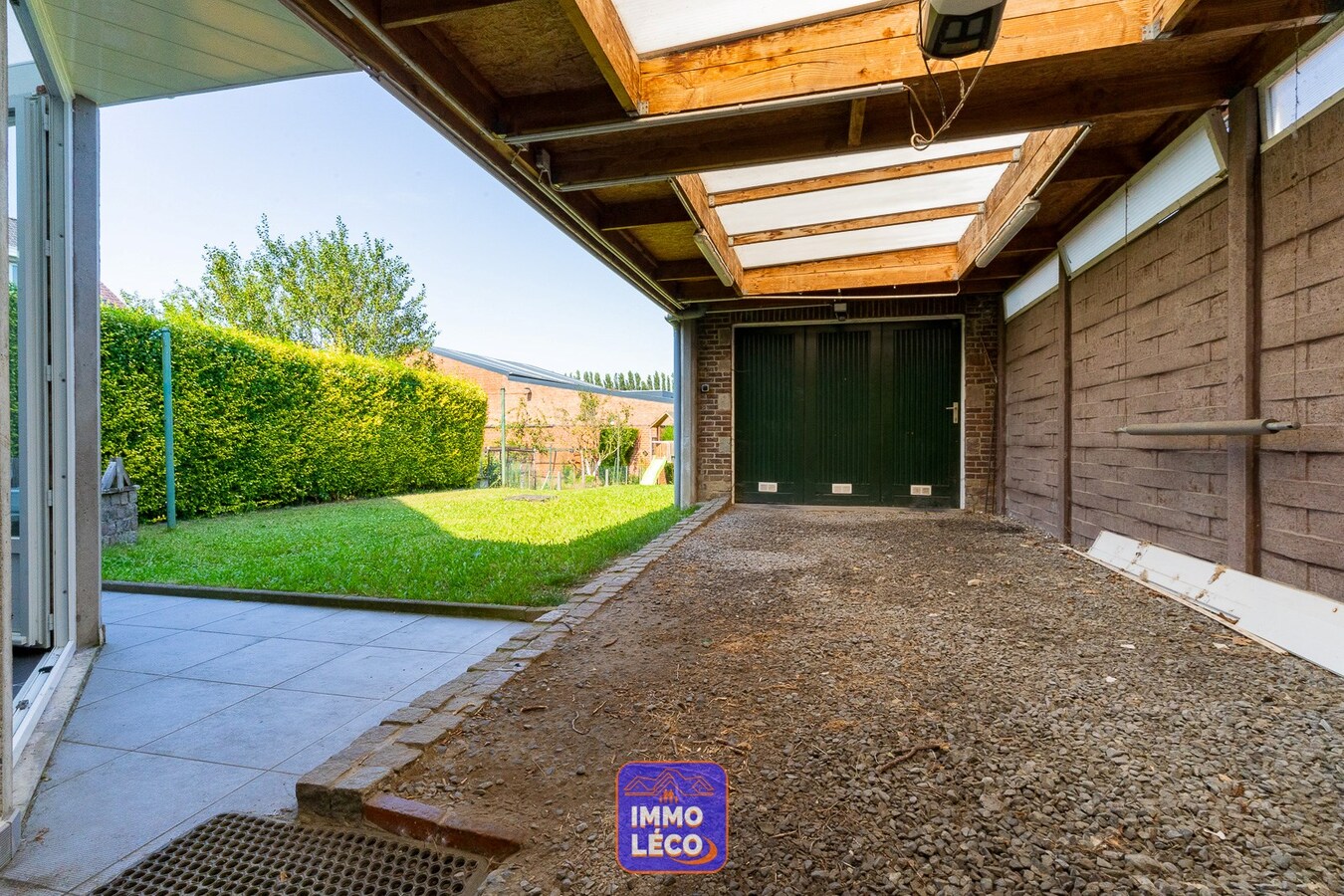 Superbe 3 façades avec jardin, garage, parking 4 voitures. COUP DE COEUR ! 