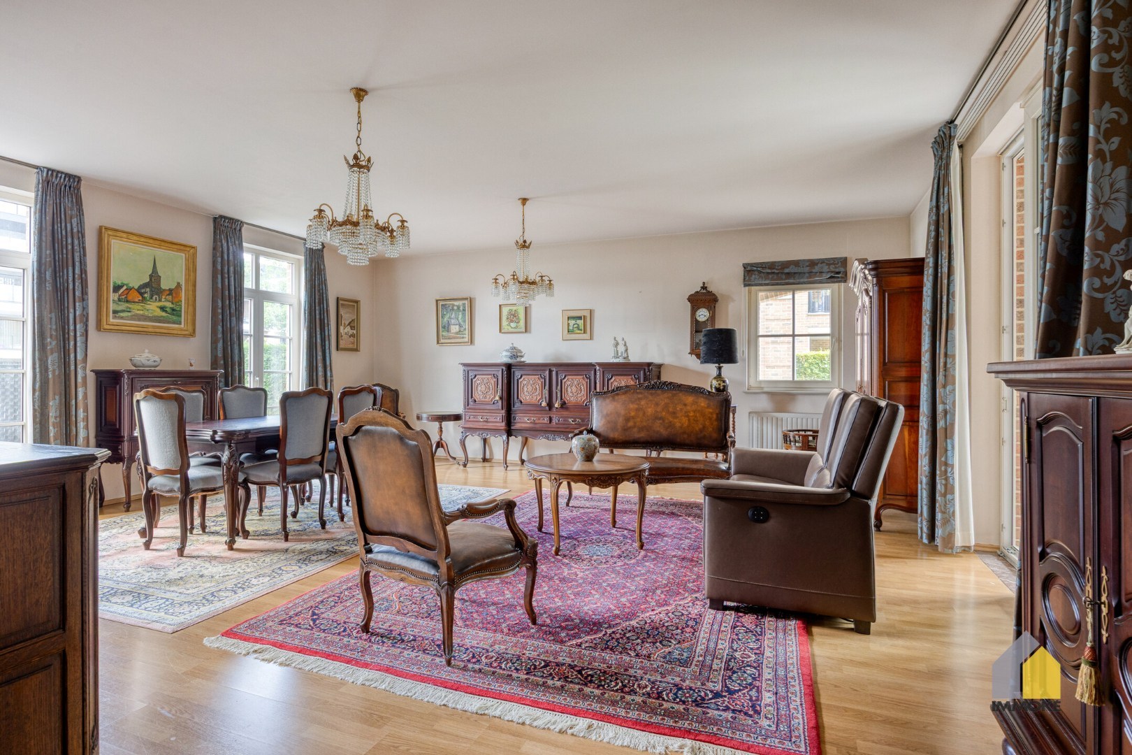 Gelijkvloers appartement met 2 slpks, stadstuin en autostaanplaats. 