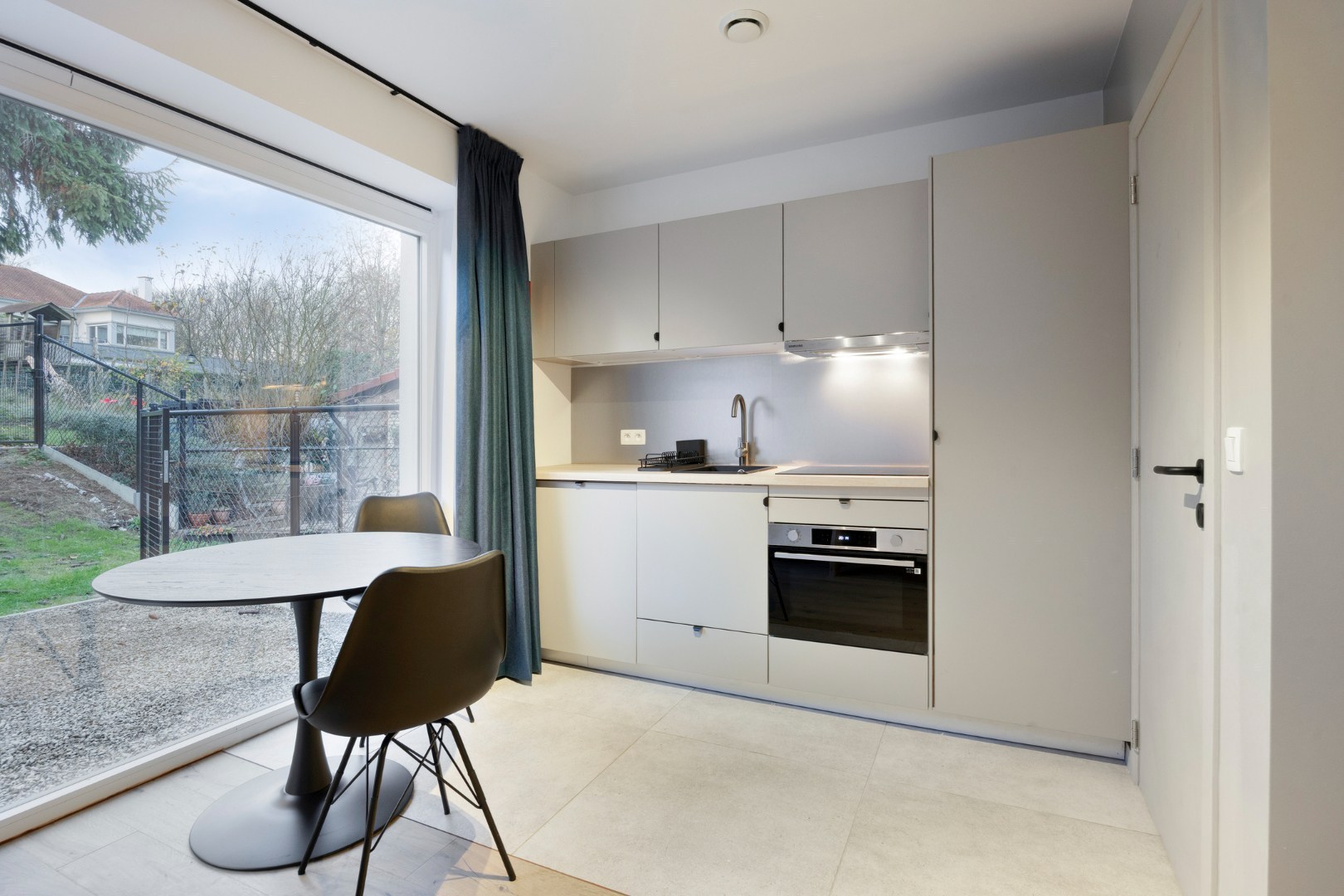 Totaal gerenoveerde en bemeubelde studio op gunstige ligging nabij Leuven 