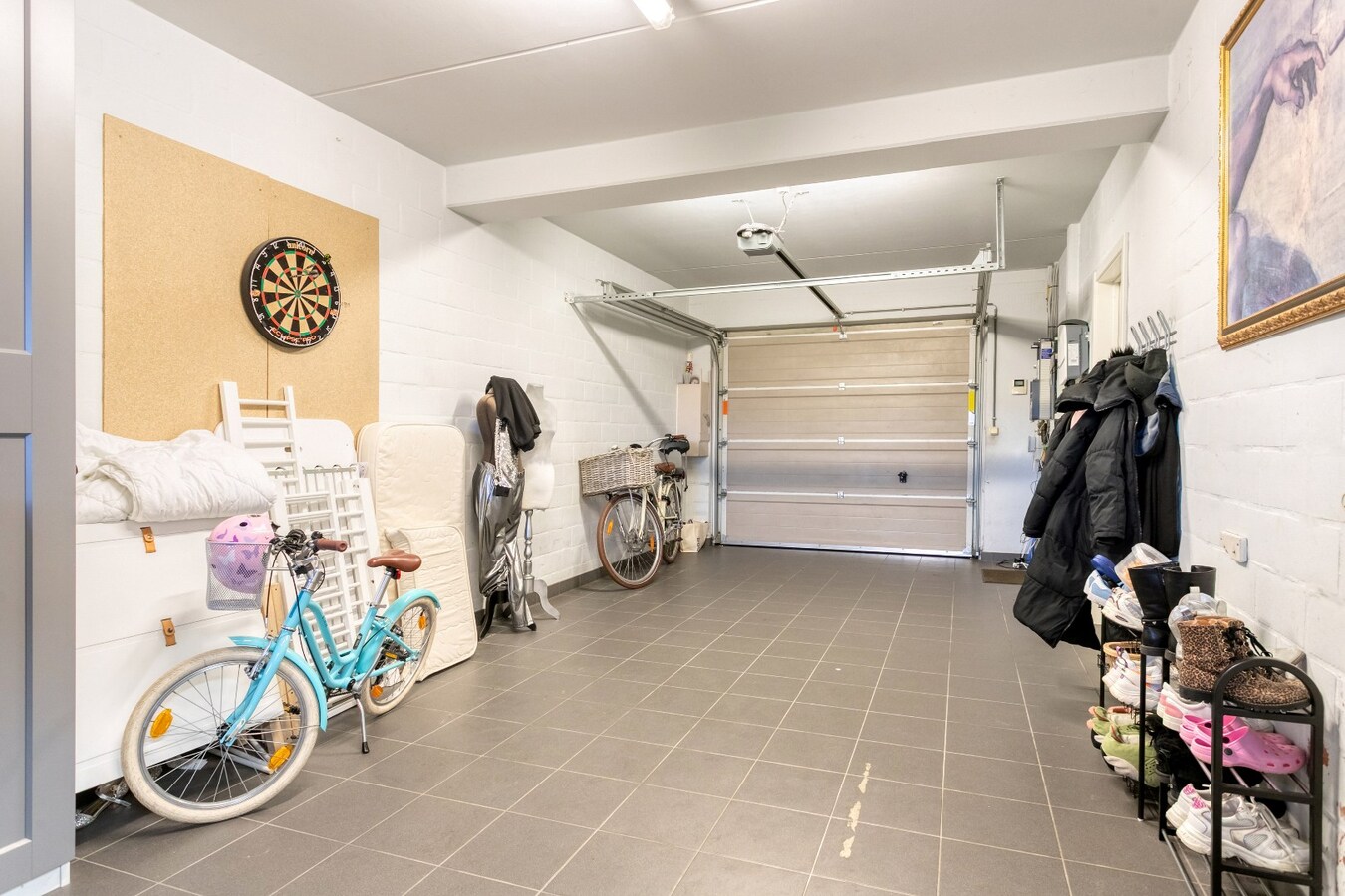 Rustig gelegen gezinswoning met zicht op natuurgebied, tuin en garage voor 2 wagens. 