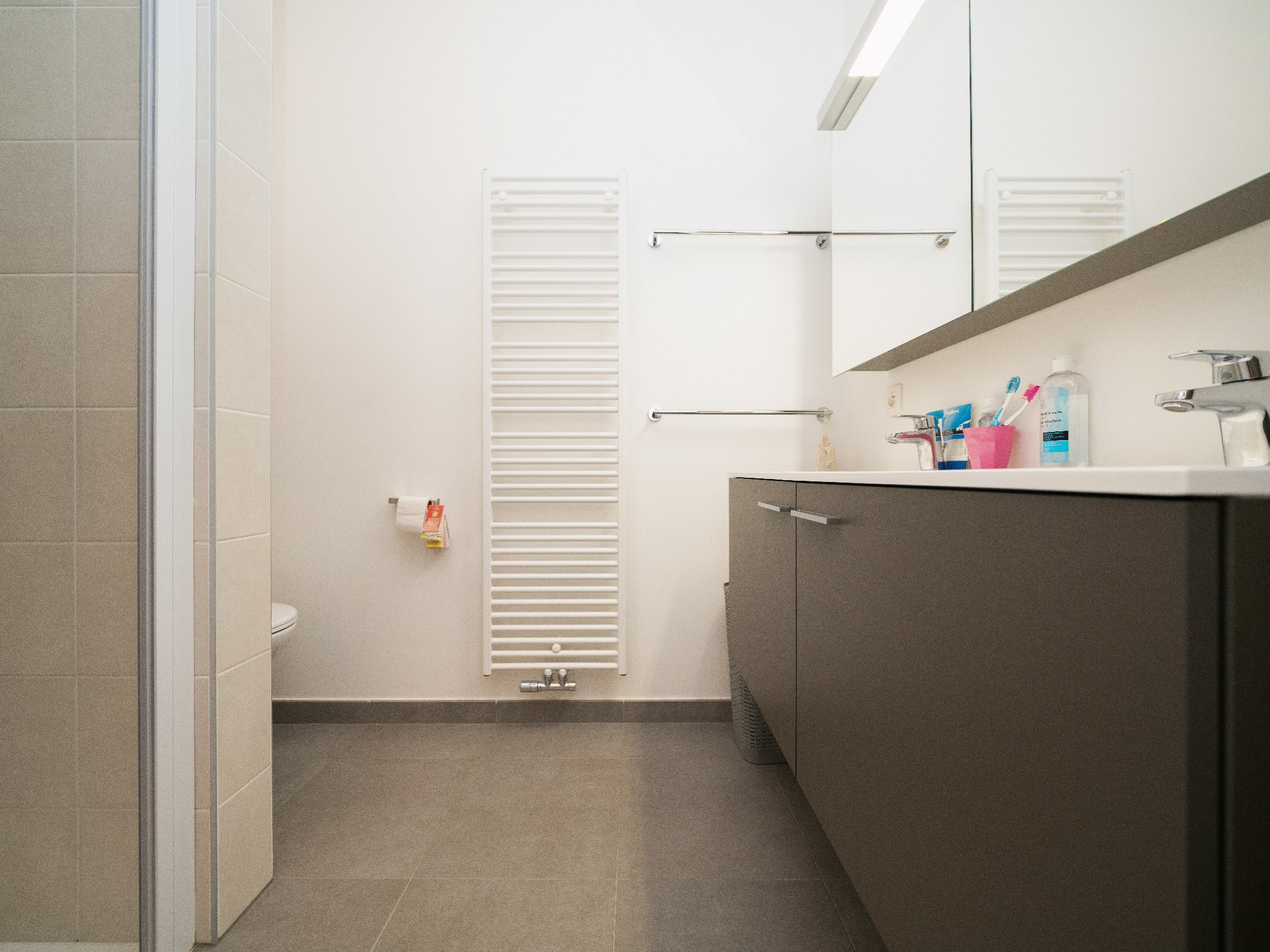 Nieuwbouwappartement met 3 terrassen, staanplaats en kelder 