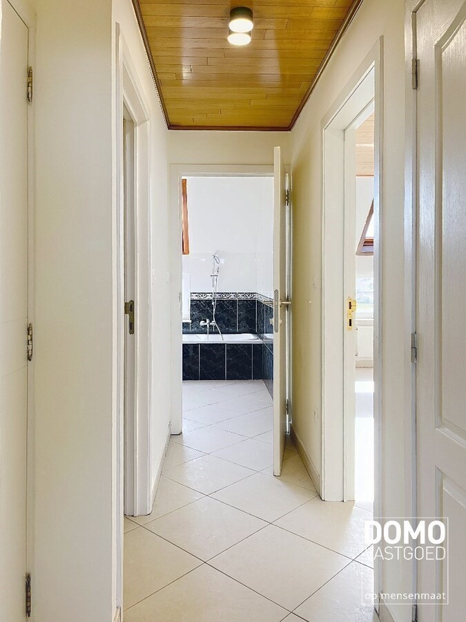 GERENOVEERD DUPLEXAPPARTEMENT MET 2 SLAAPKAMERS OP GOEDE LOCATIE IN KURINGEN 