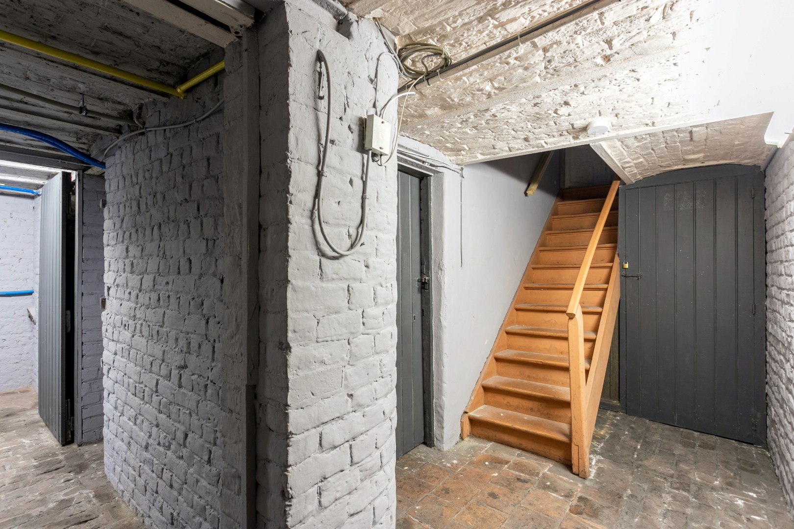 Opbrengsteigendom te koop met 3 app (+-90m²) 