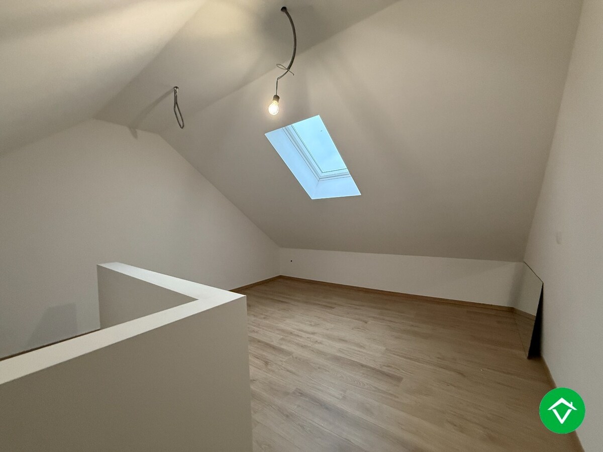 Volledig gerenoveerde rijwoning met 3 slaapkamers en terrastuin in centrum Roeselare 