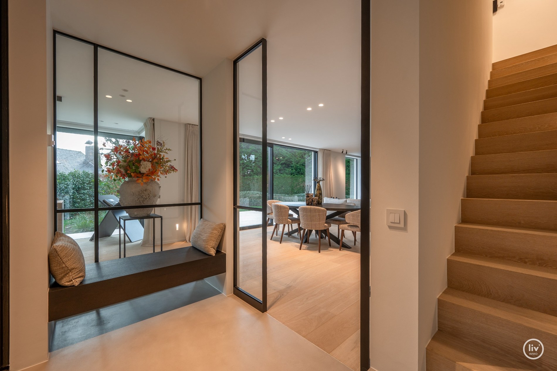 Superbe villa charmante, entièrement rénovée et joliment située dans un quartier résidentiel calme à proximité du centre de Knokke. 