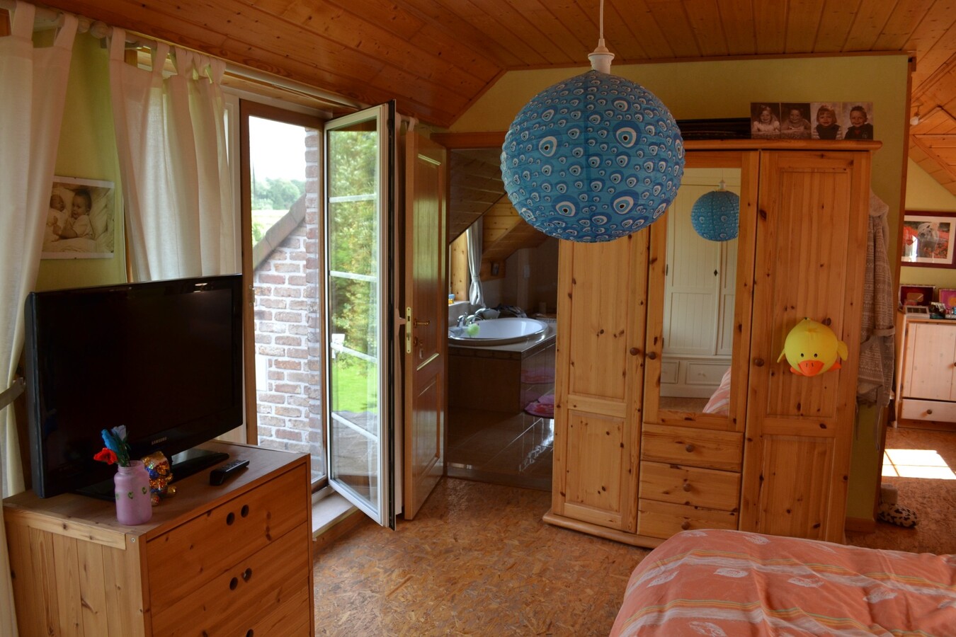 Récente ferme en carré d’environ 18a à Ninove avec possibilités de prairies supplémentaires 