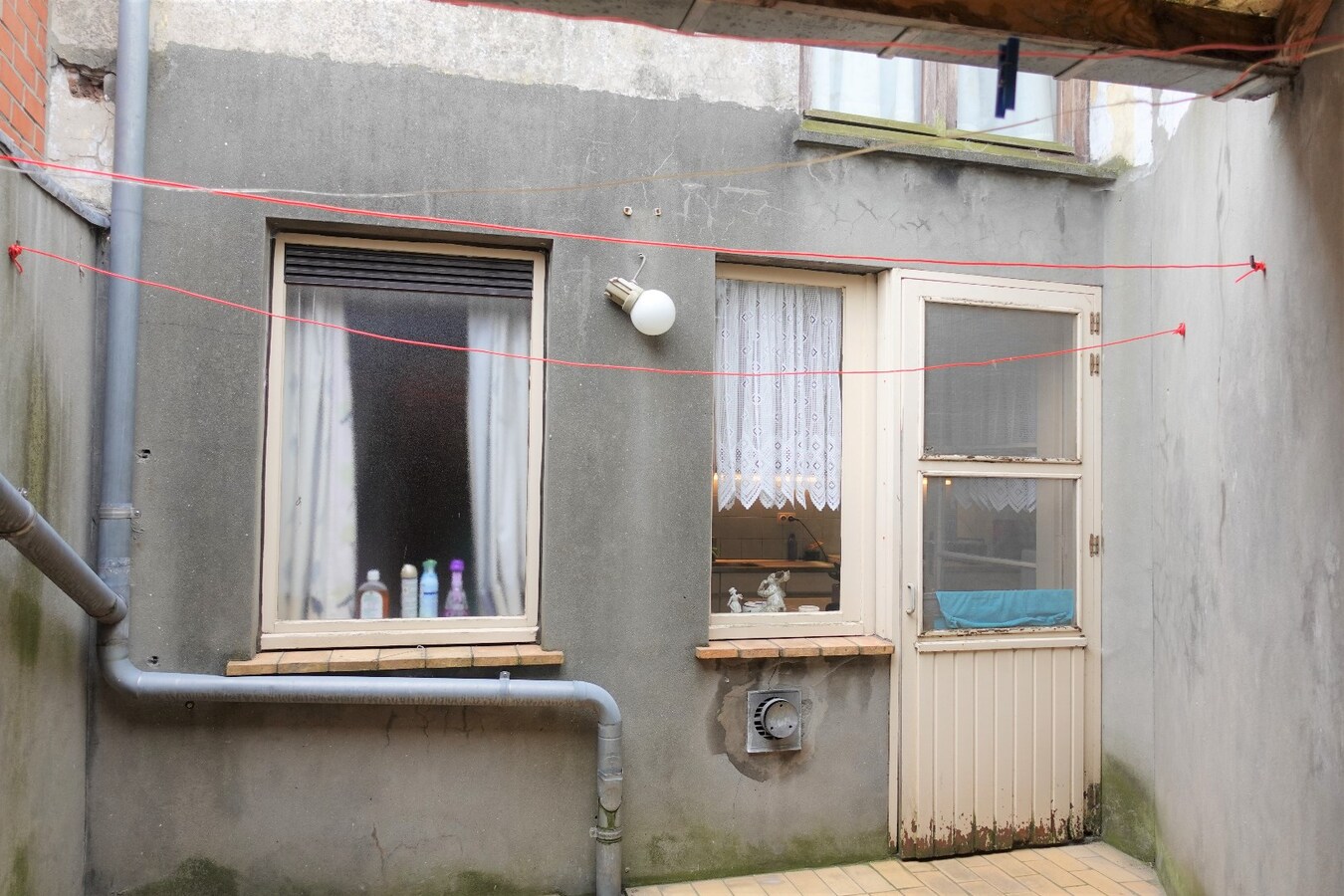 Te renoveren hoekwoning in hartje Gistel 