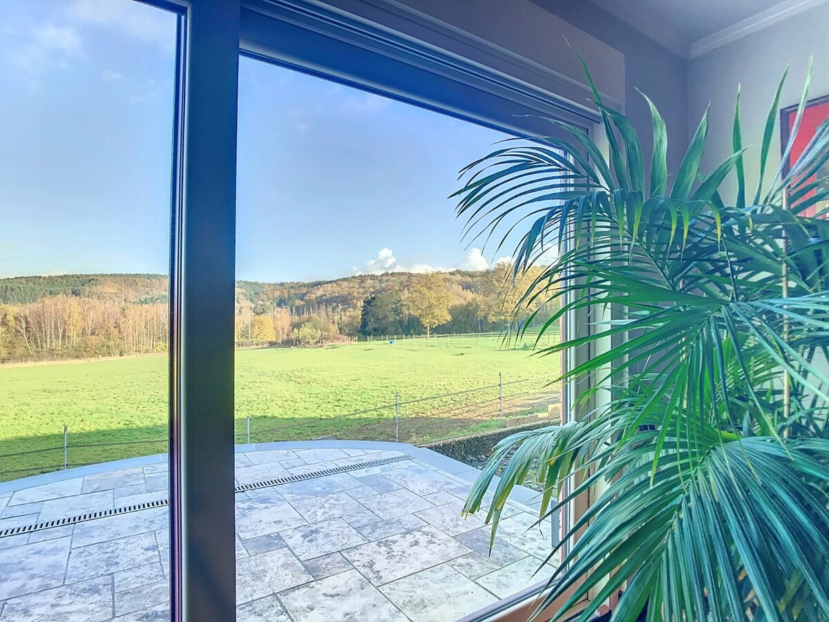 Paardeneigendom met villa, luxe en comfort in Harzé/Aywaille op ca.8,5ha 