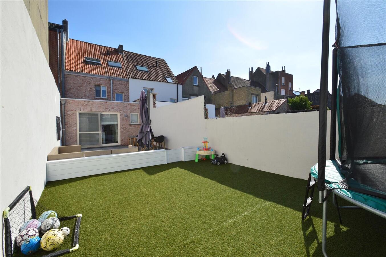 Klassevol gerenoveerde gezinswoning met tuin - Heist 